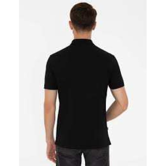 A man wearing white t shirt